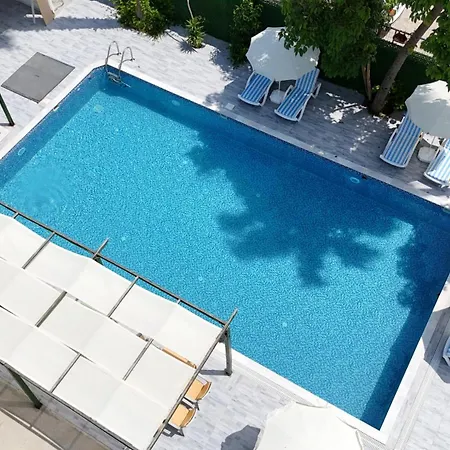 Hillside Apartmanhotel 3*