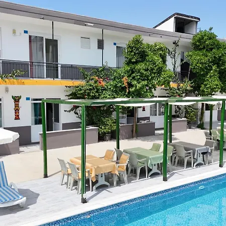 Hillside Apartmanhotel