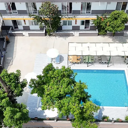 Hillside Apartmanhotel 3*