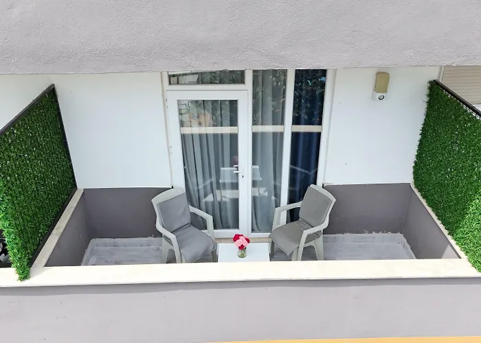Hotel apartamentowy Hillside Side