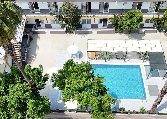 Hillside Apartmanhotel 3*